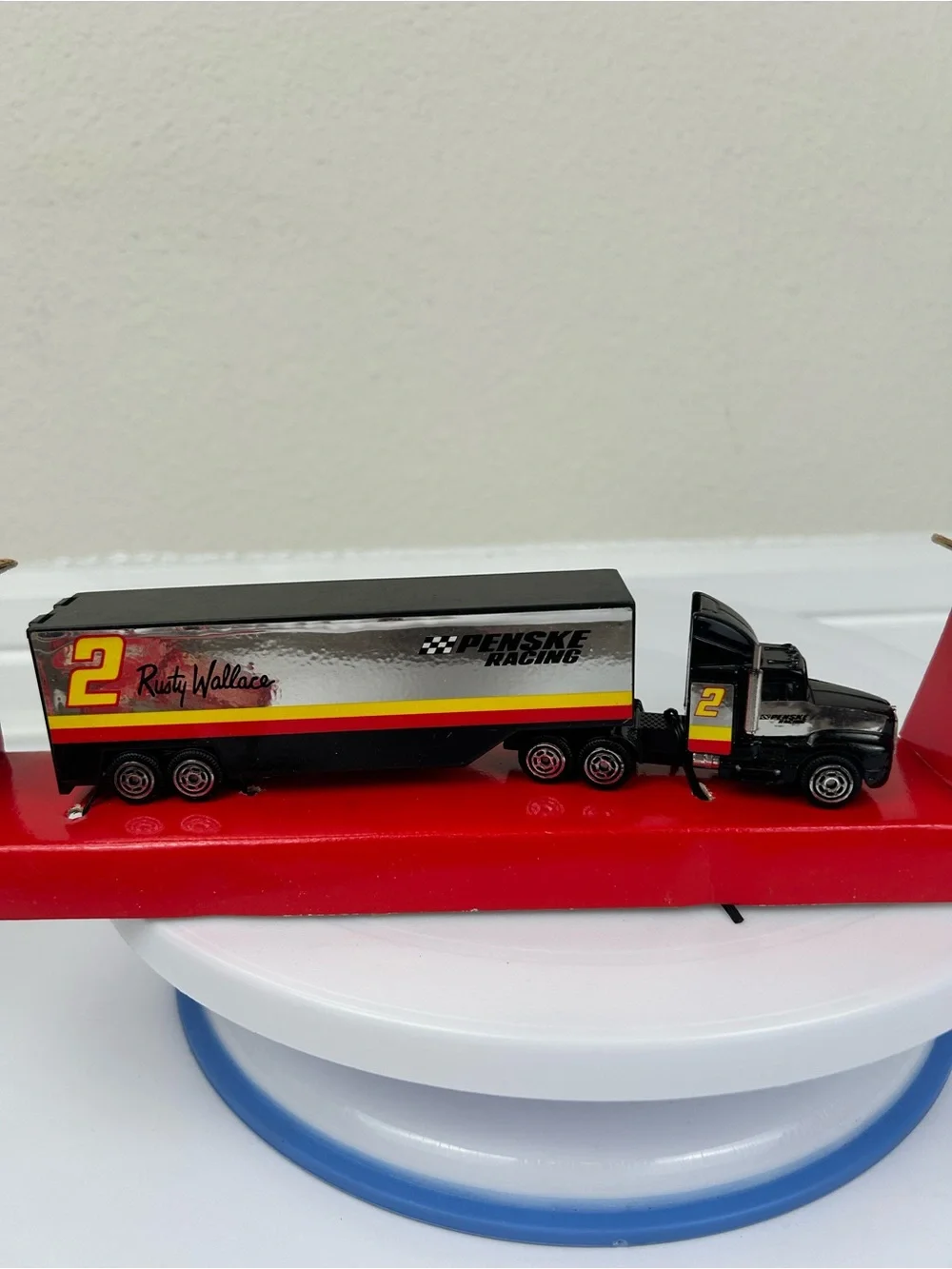 Racing Champions Rusty Wallace #2 Penske NASCAR 1:87 Diecast Transporter & cards